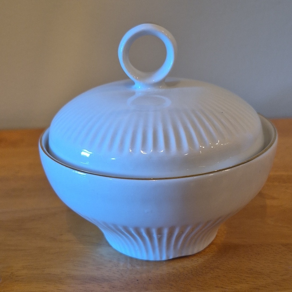 STIPO DOROHOI White Porcelain Floral Lidded Sugar Bowl - Picture 4 of 15
